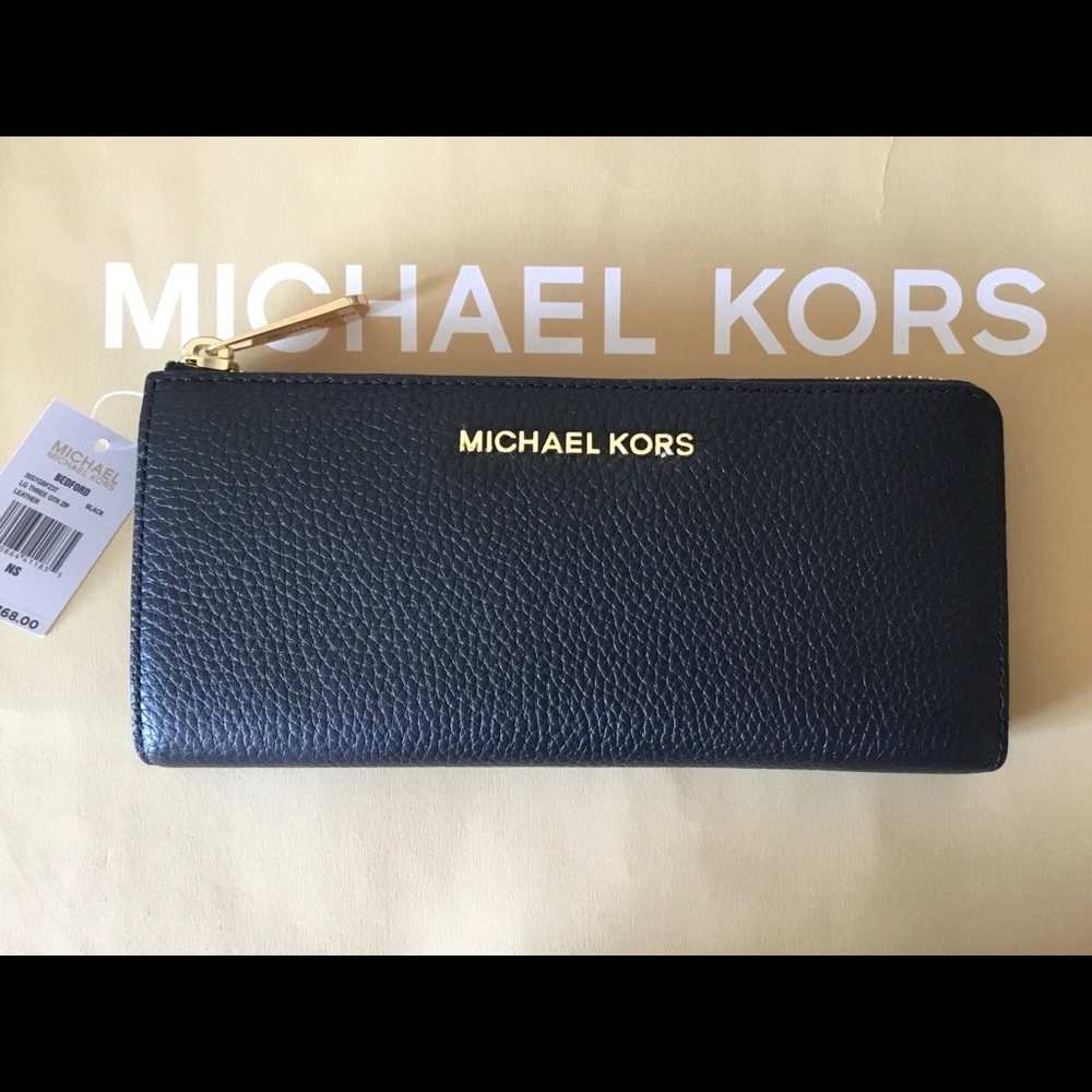 🌻Michael Kors Bedford Leather Large Zip Wallet.